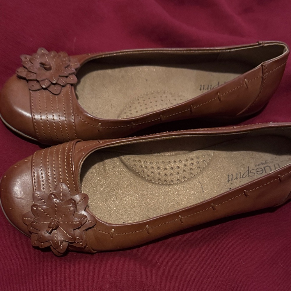 Easy Spirit Brown Floral Flats 8 1/2 women